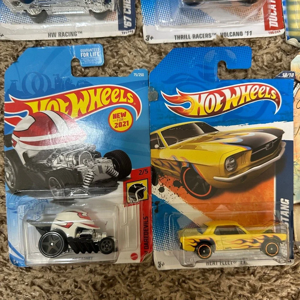 Hot Wheels Lot 20pc Kids/Adults Diecast Cars NIP Multi 67 Chevelle Mustang Seal